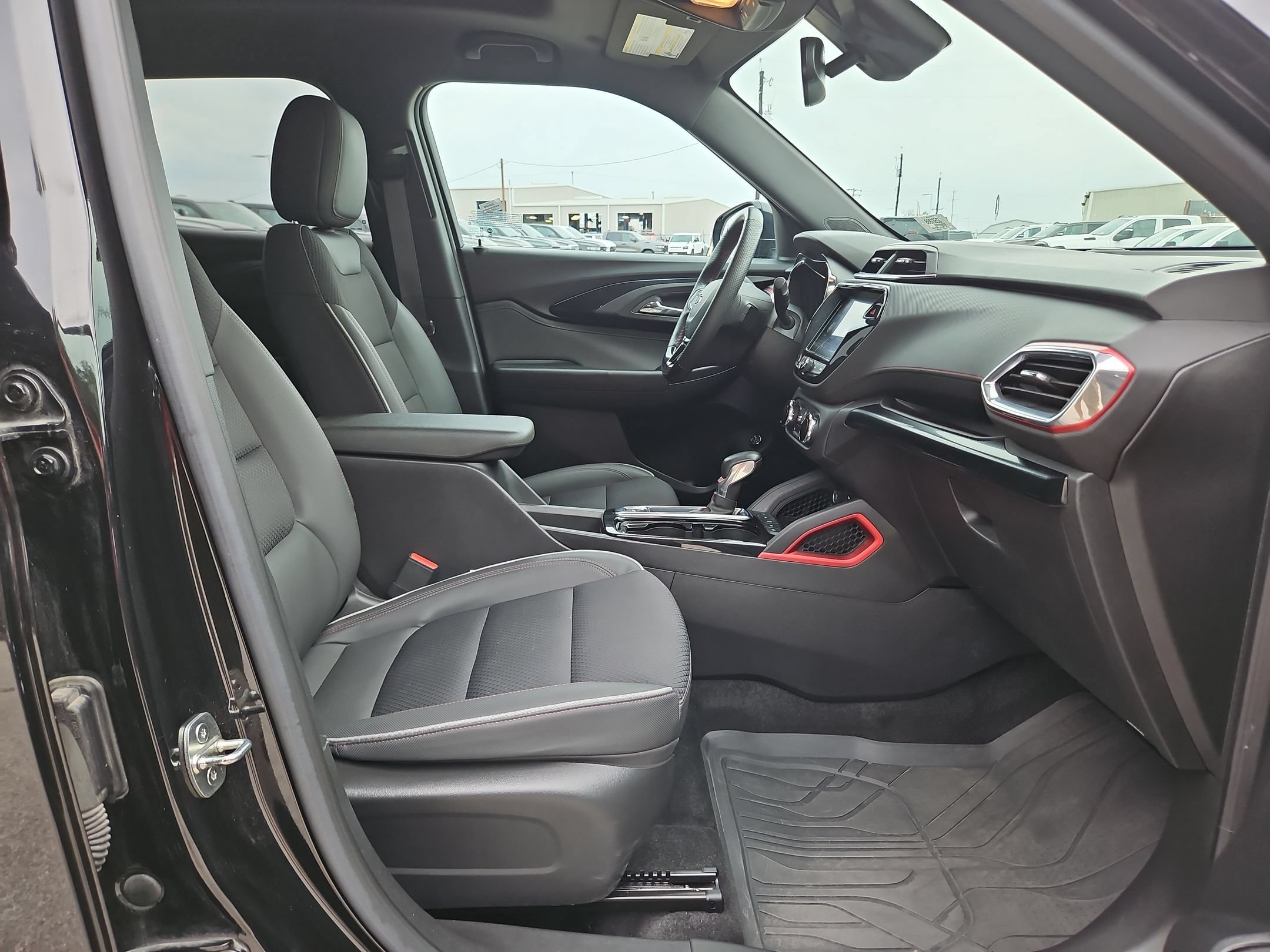 Used 2023 Chevrolet TrailBlazer RS w/ Sun and Liftgate Package FWD image 27