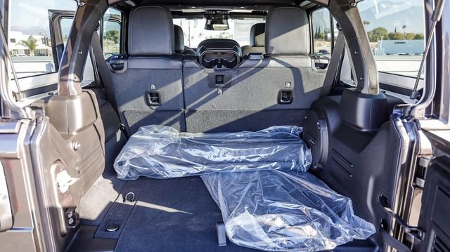 New 2026 Jeep Wrangler Unlimited Rubicon AWD/4WD image 33