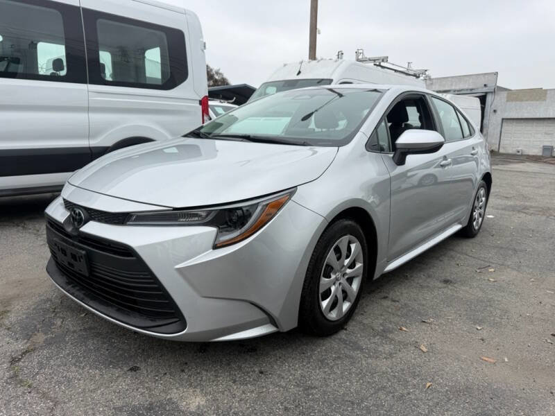 Used 2025 Toyota Corolla LE image 3