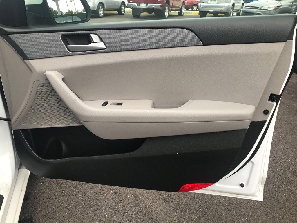 Used 2017 Hyundai Sonata SE image 25