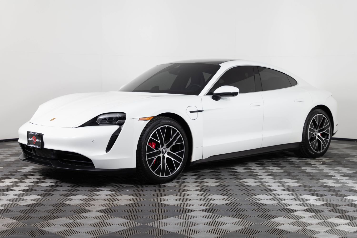 Used 2021 Porsche Taycan 4S image 1