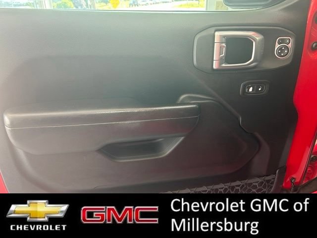 Used 2020 Jeep Wrangler Unlimited Rubicon w/ Cold Weather Group AWD/4WD image 13