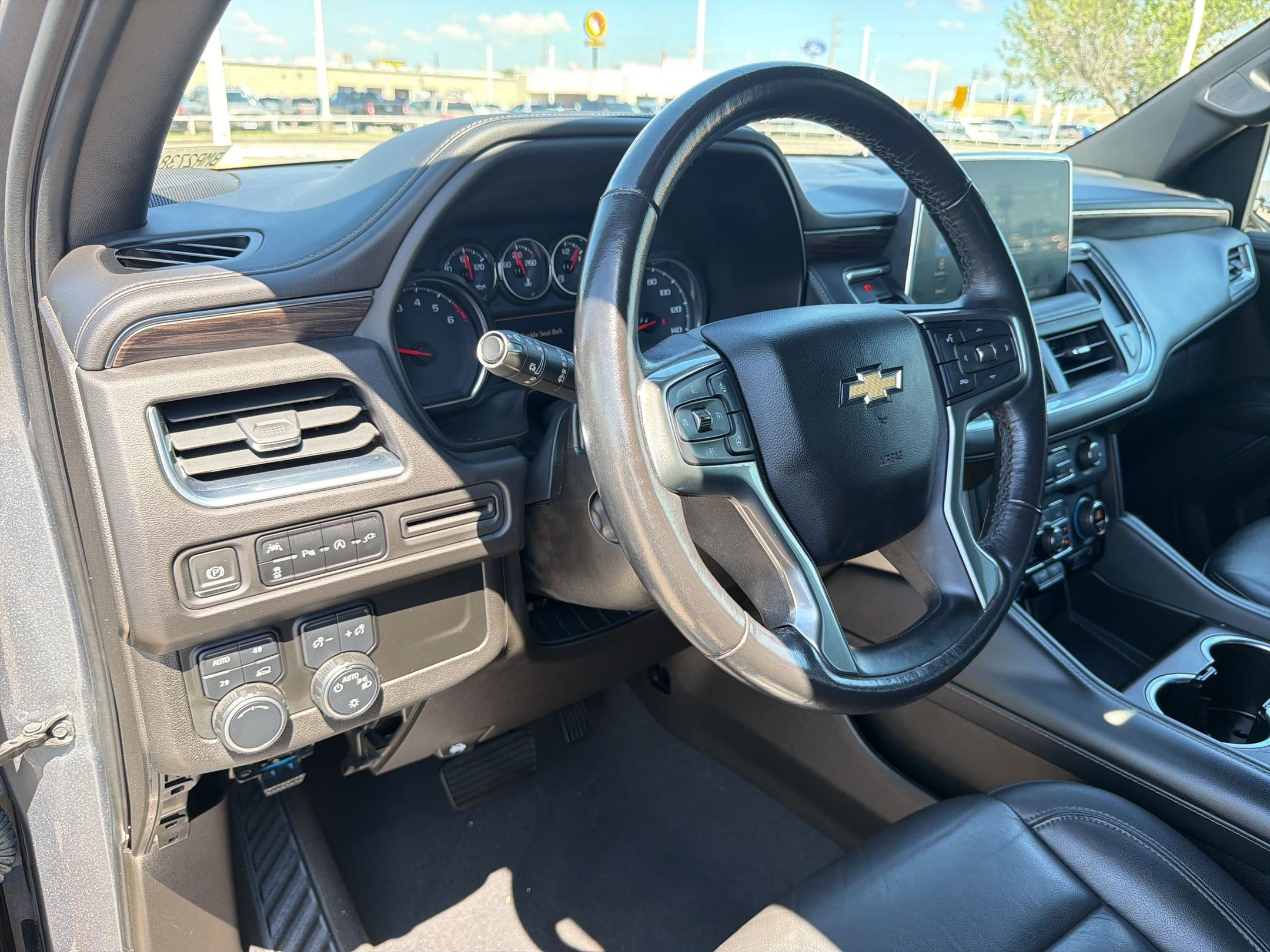 Used 2021 Chevrolet Tahoe LT w/ Luxury Package AWD/4WD image 4