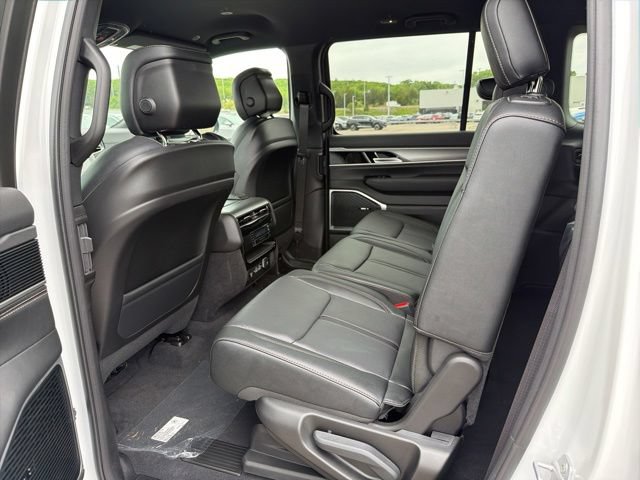 New 2026 Jeep Grand Wagoneer Limited w/ 8-Passenger Seating Package AWD/4WD image 7
