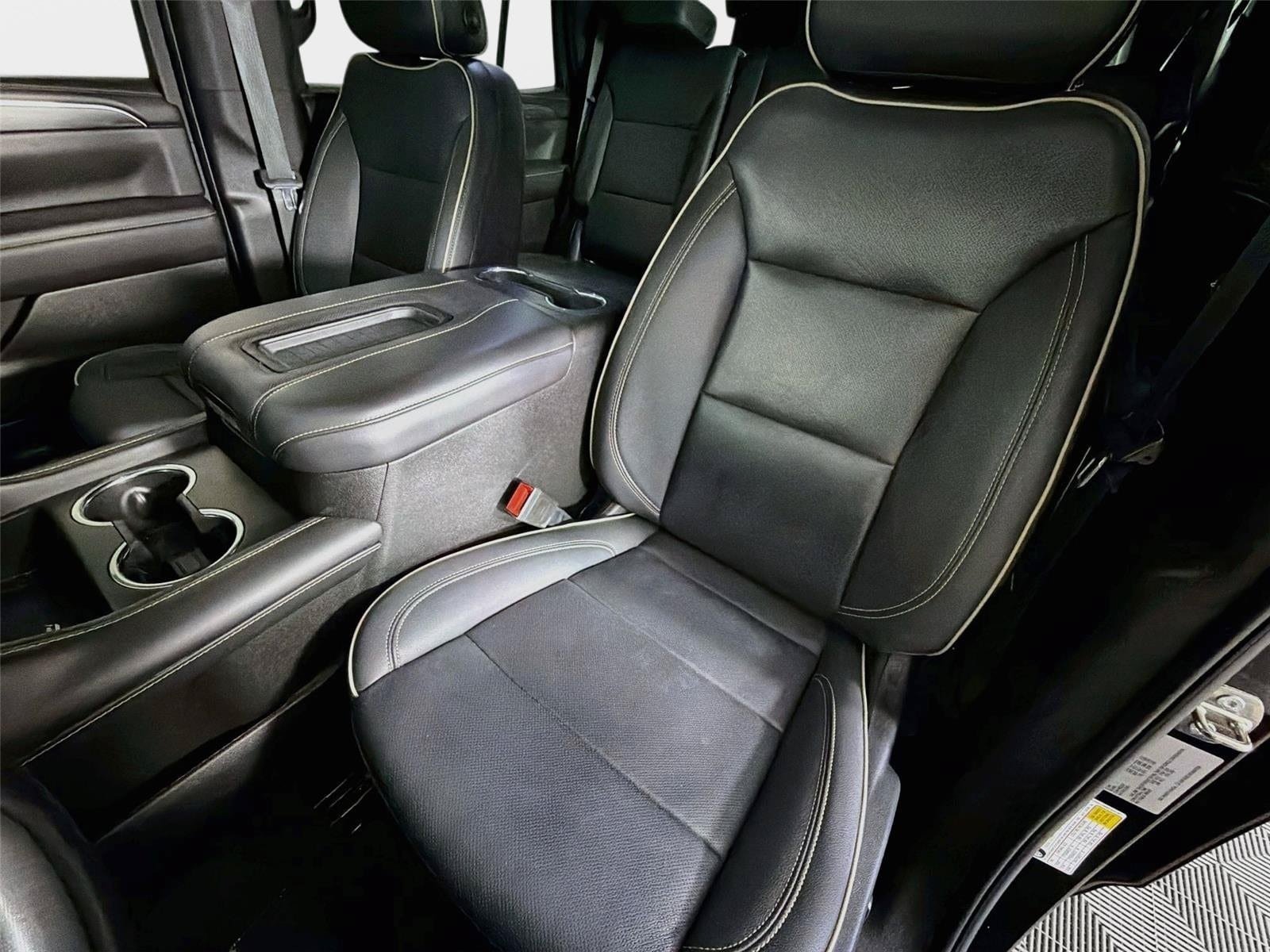 Certified 2022 GMC Yukon SLT w/ SLT Premium Package AWD/4WD image 11