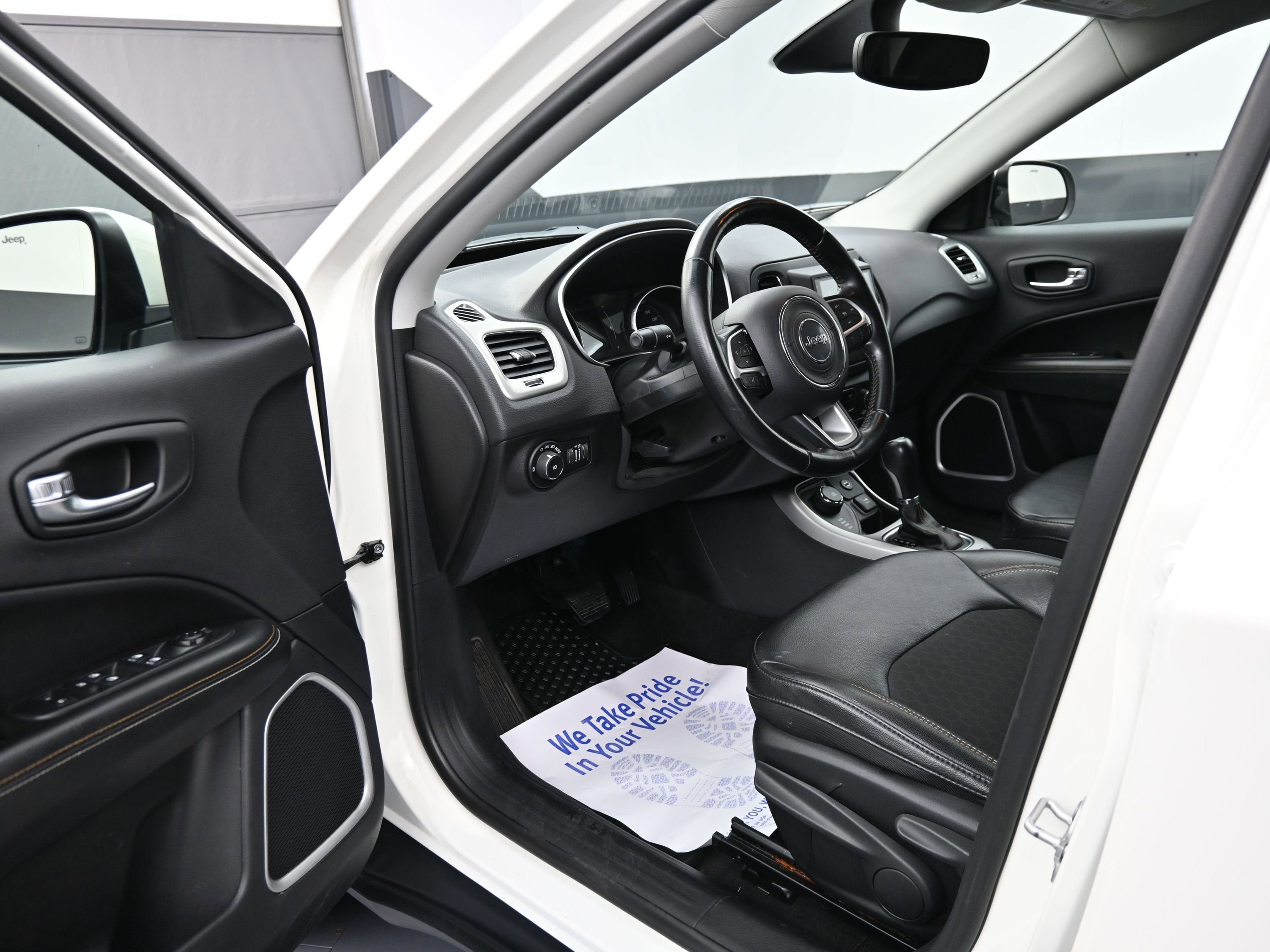 Used 2020 Jeep Compass Latitude w/ Cold Weather Group AWD/4WD image 9