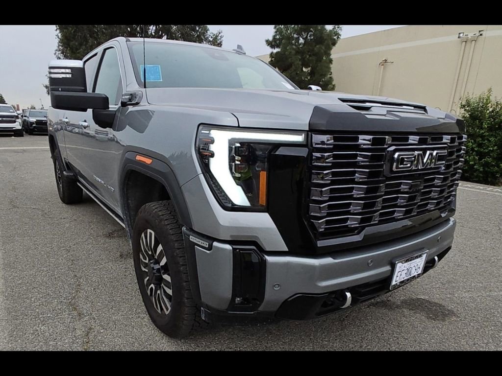 Used 2025 GMC Sierra 2500 Denali Ultimate image 5