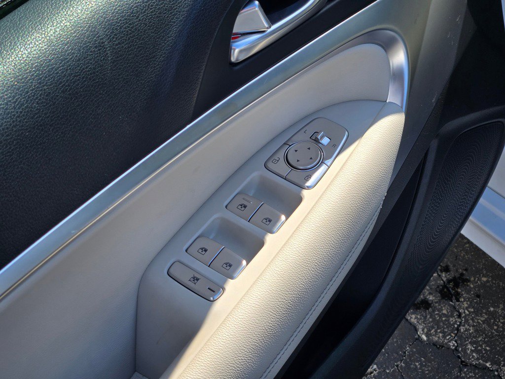 Used 2025 Genesis G70 2.5T image 20
