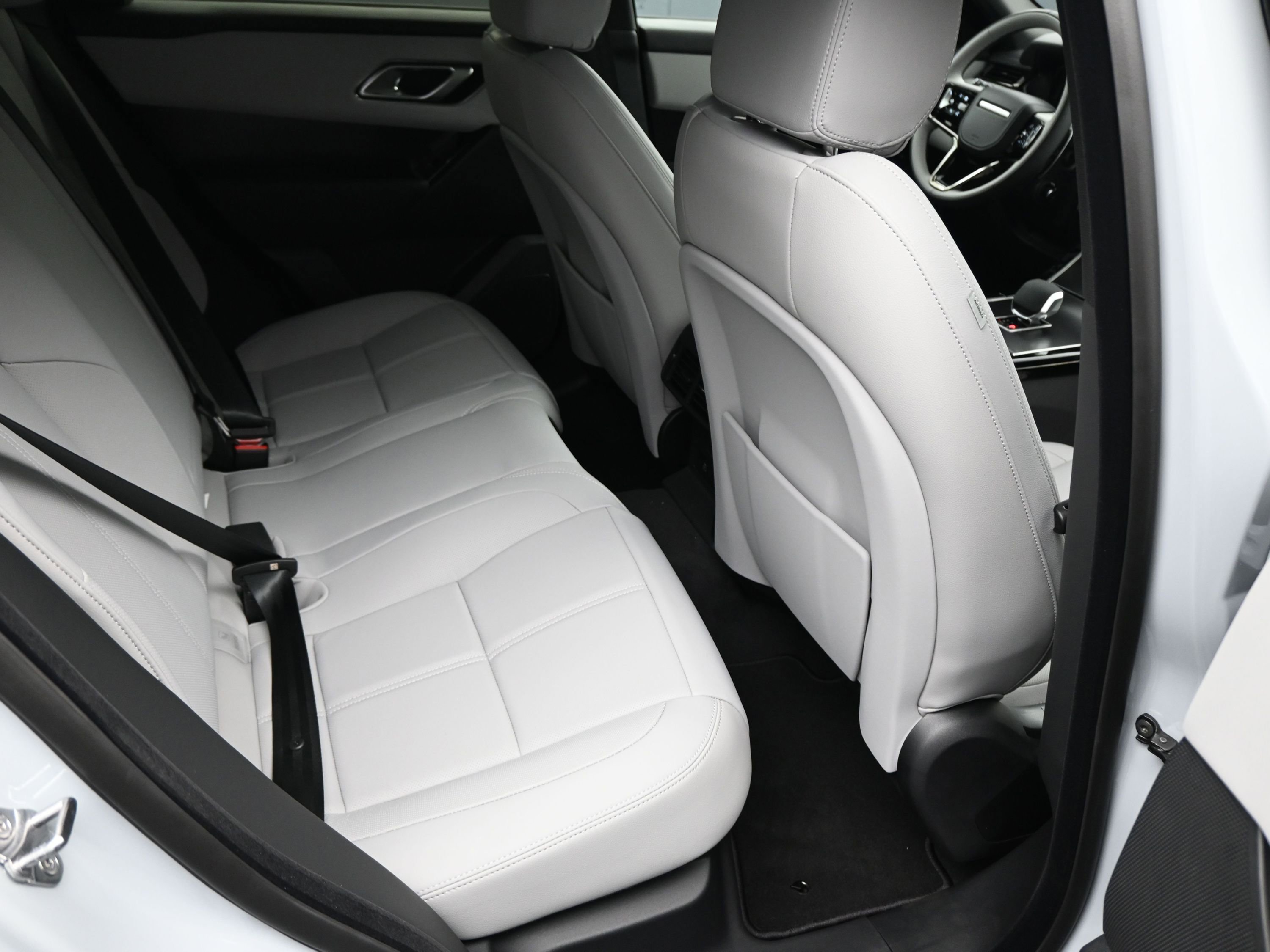 New 2026 Land Rover Range Rover Velar Dynamic SE image 9