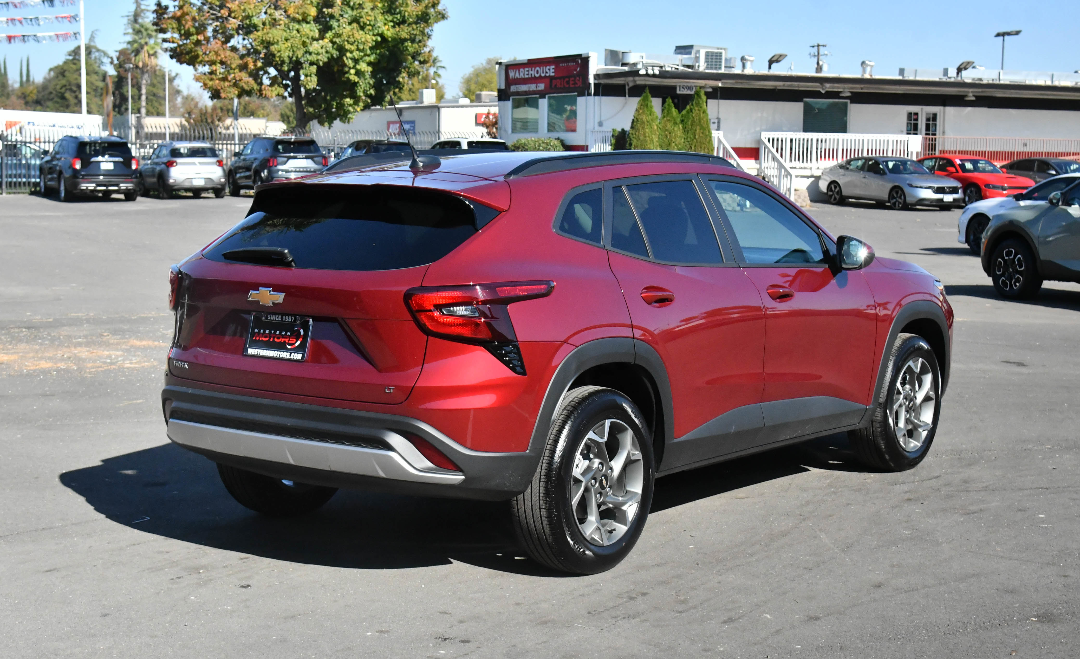 Used 2025 Chevrolet Trax LT w/ LT Convenience Package image 8