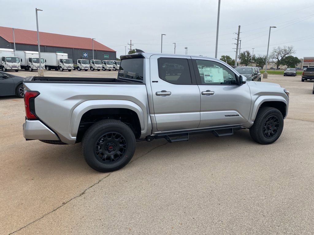 Used 2025 Toyota Tacoma SR5 image 4