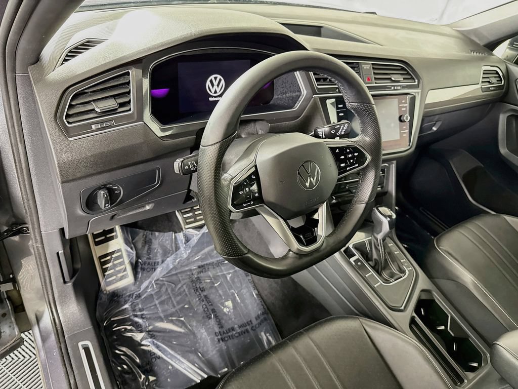 Used 2022 Volkswagen Tiguan SE R-Line FWD image 17
