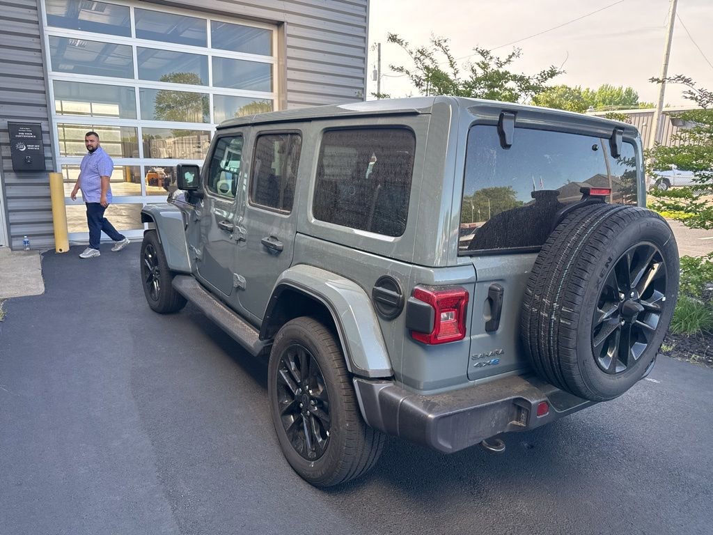 Used 2025 Jeep Wrangler Unlimited Sahara AWD/4WD image 4