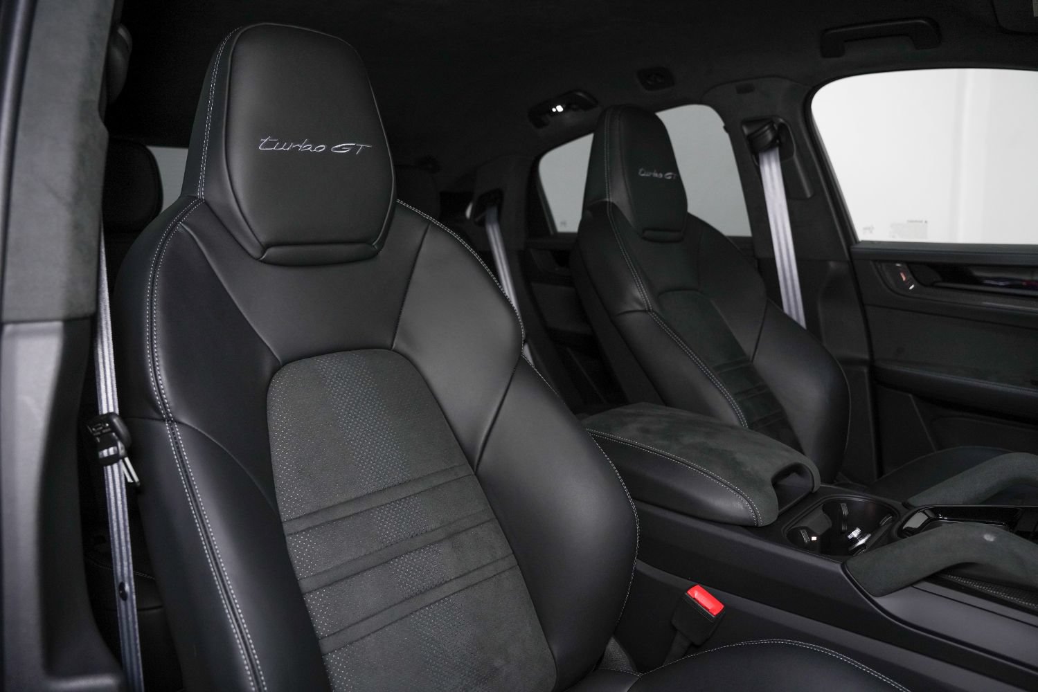 Used 2025 Porsche Cayenne Turbo GT AWD/4WD image 30