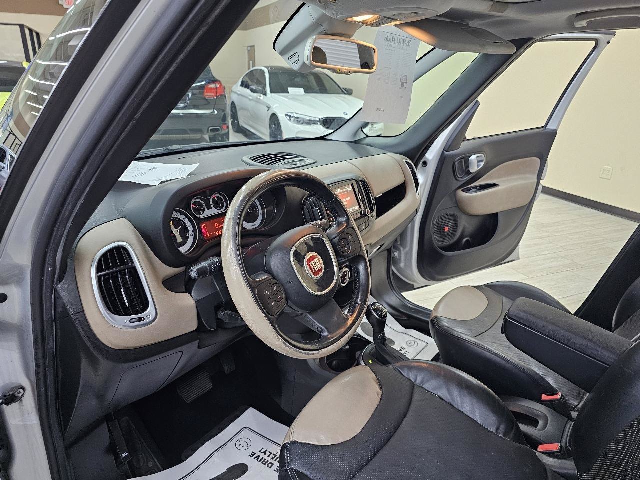 Used 2017 FIAT 500L Lounge w/ Premium Package FWD image 17