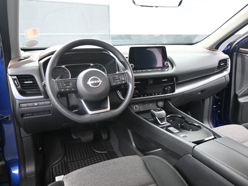 Used 2022 Nissan Rogue SV image 16