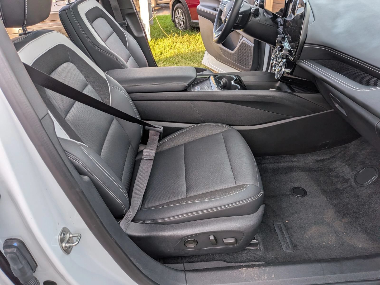 Used 2024 Chevrolet Blazer EV LT AWD/4WD image 42
