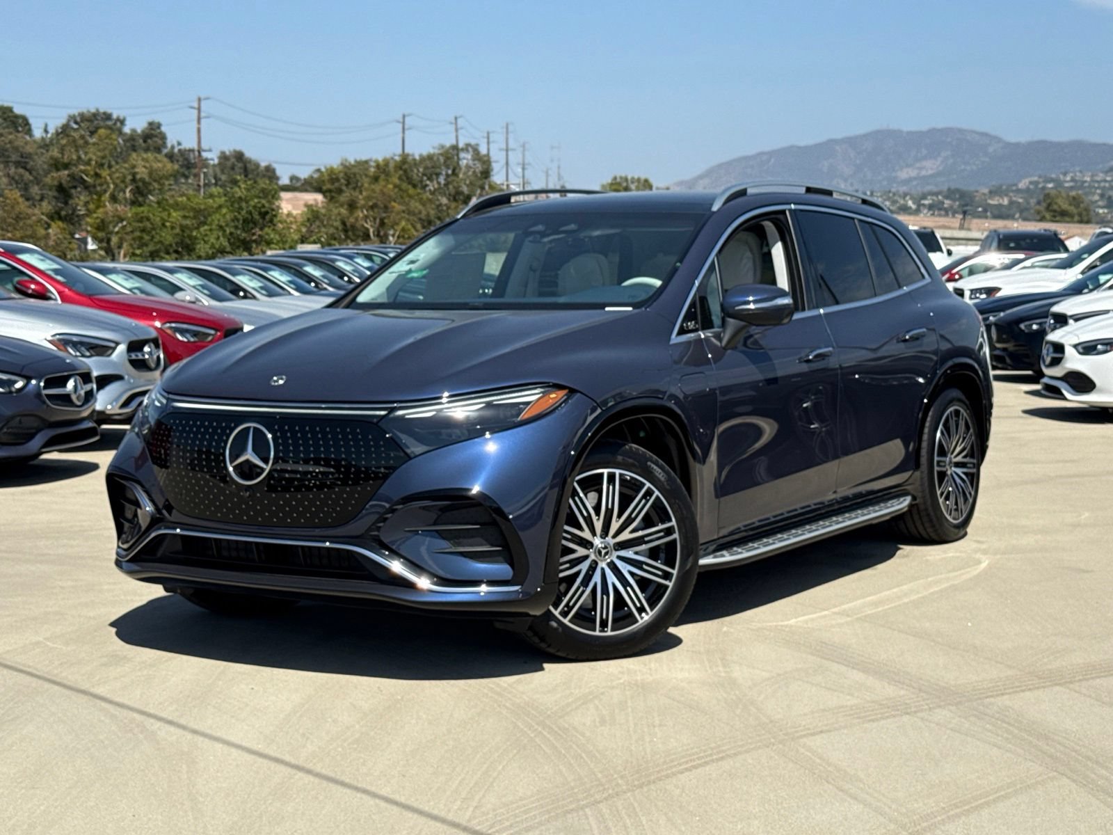 New 2026 Mercedes-Benz EQS 550 4MATIC SUV image 2