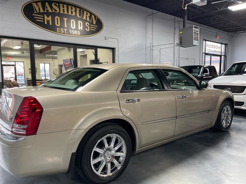 Used 2008 Chrysler 300 C w/ Sound Group II image 10