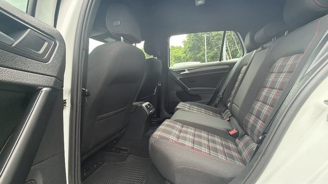 Used 2018 Volkswagen Golf 4-Door FWD image 15