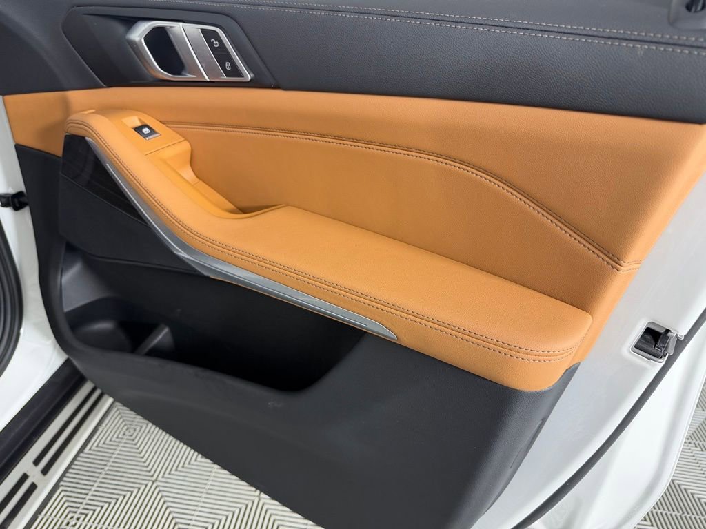 Used 2023 BMW X5 sDrive40i w/ Parking Assistance Package image 34