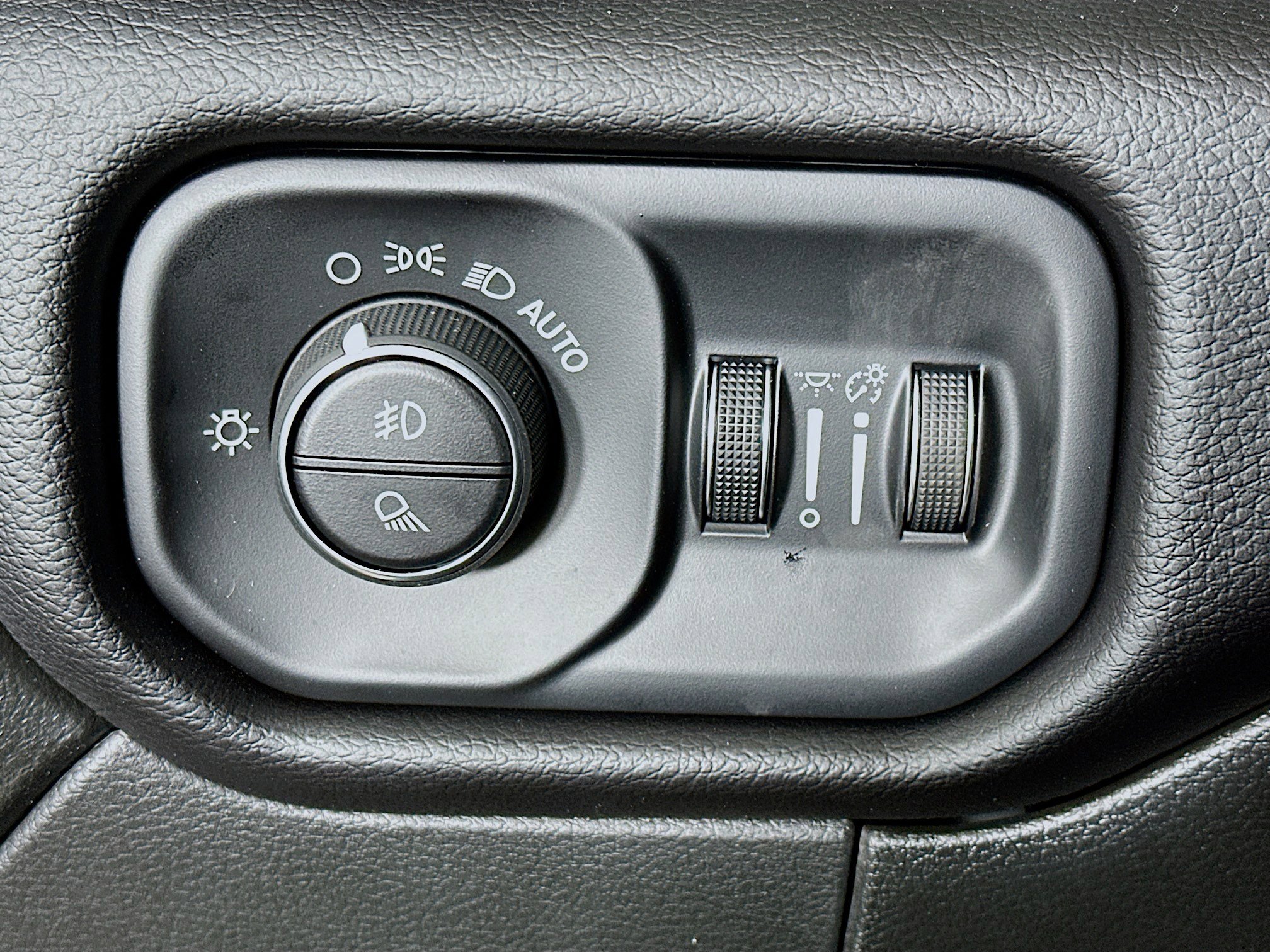 Used 2024 RAM 2500 Laramie w/ Safety Group image 17