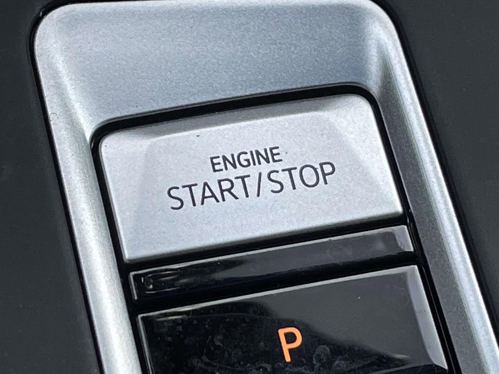 Used 2024 Volkswagen Atlas Cross Sport SE image 28