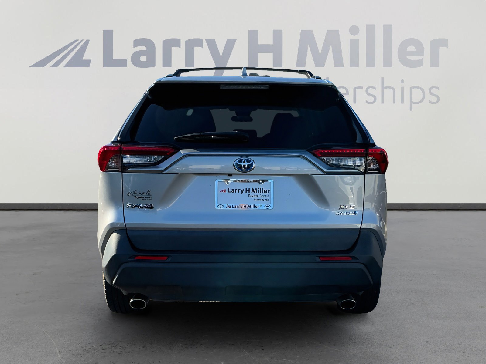 Used 2021 Toyota RAV4 XLE w/ Carpet Mat Package (TMS) image 4