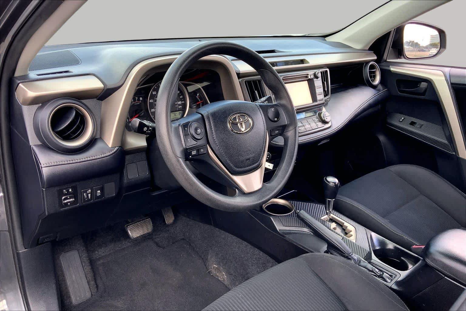 Used 2013 Toyota RAV4 XLE FWD image 17