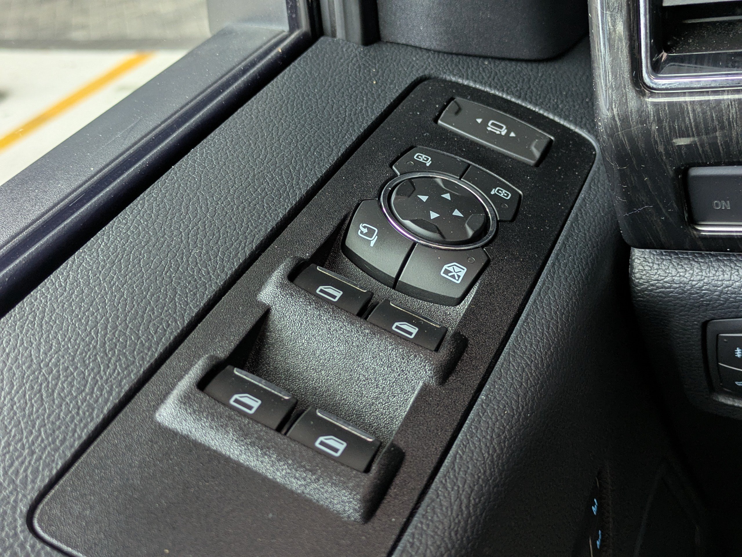 Used 2022 Ford F250 Lariat w/ Black Appearance Package AWD/4WD image 24