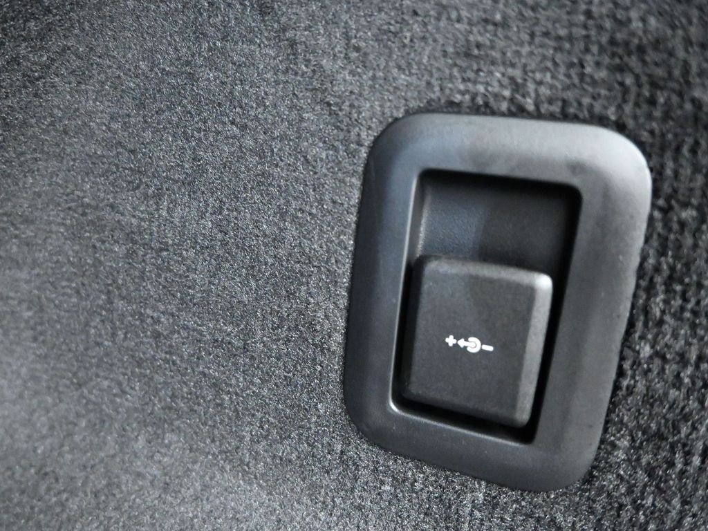 Used 2025 Land Rover Range Rover Sport SV Edition Two image 20