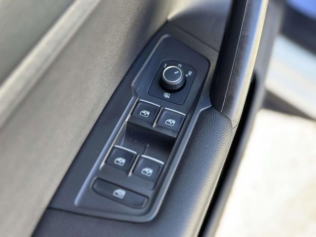 Used 2021 Volkswagen Tiguan SE w/ Panoramic Sunroof Package image 23