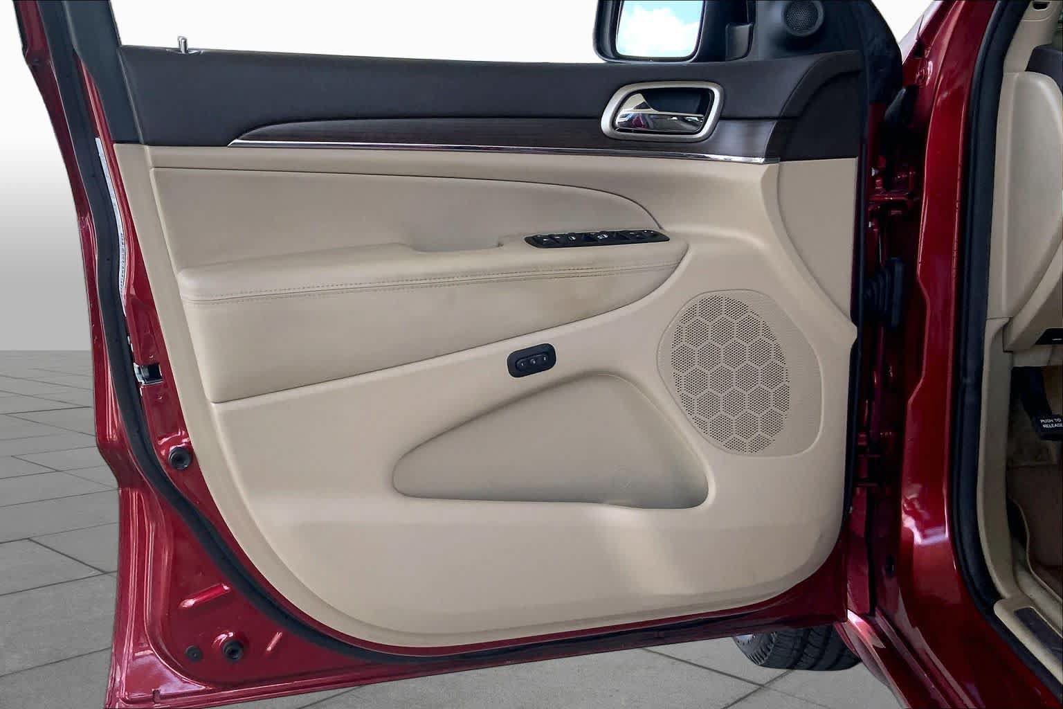 Used 2014 Jeep Grand Cherokee Overland RWD image 21