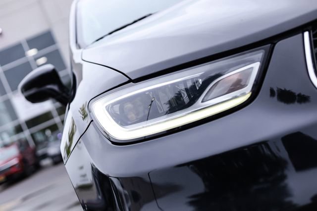 Used 2022 Chrysler Pacifica Touring-L w/ Uconnect Theater Family Group FWD image 13