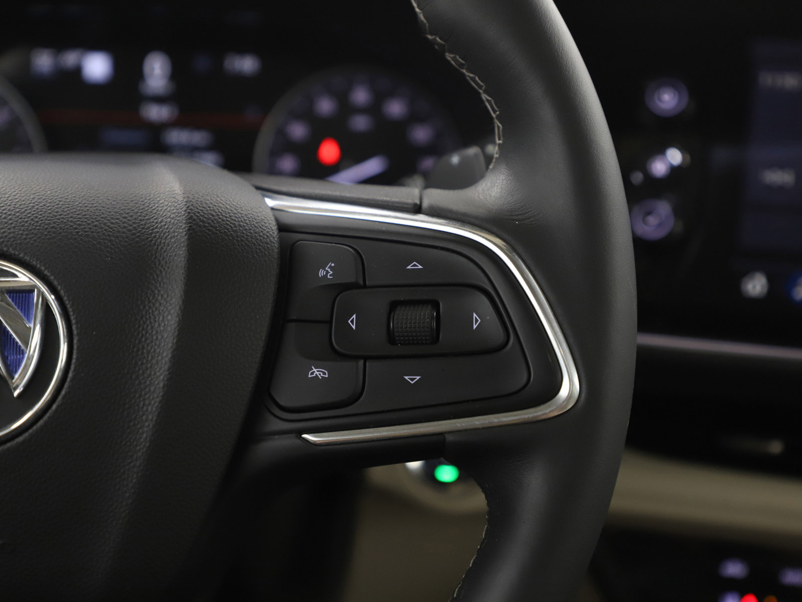 Used 2021 Buick Envision Avenir w/ Technology Package II image 28