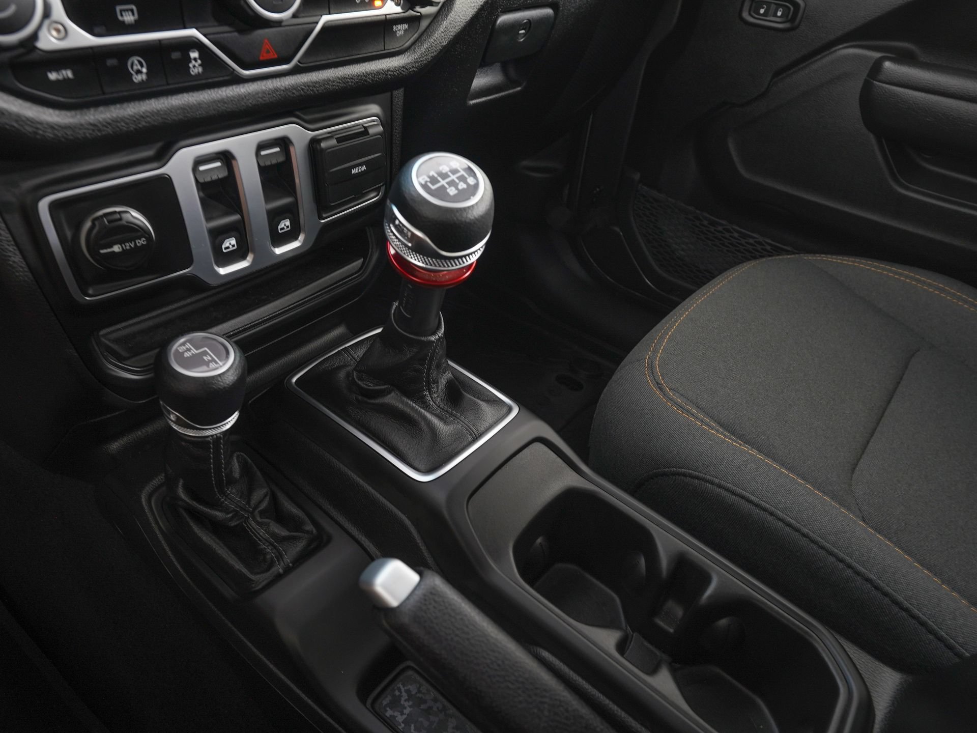 Used 2025 Jeep Wrangler Sport AWD/4WD image 19
