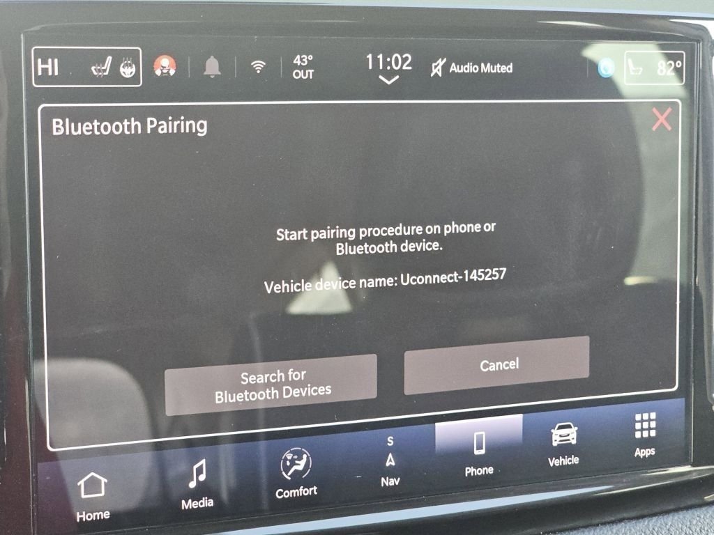Used 2023 Chrysler Pacifica Limited AWD/4WD image 13