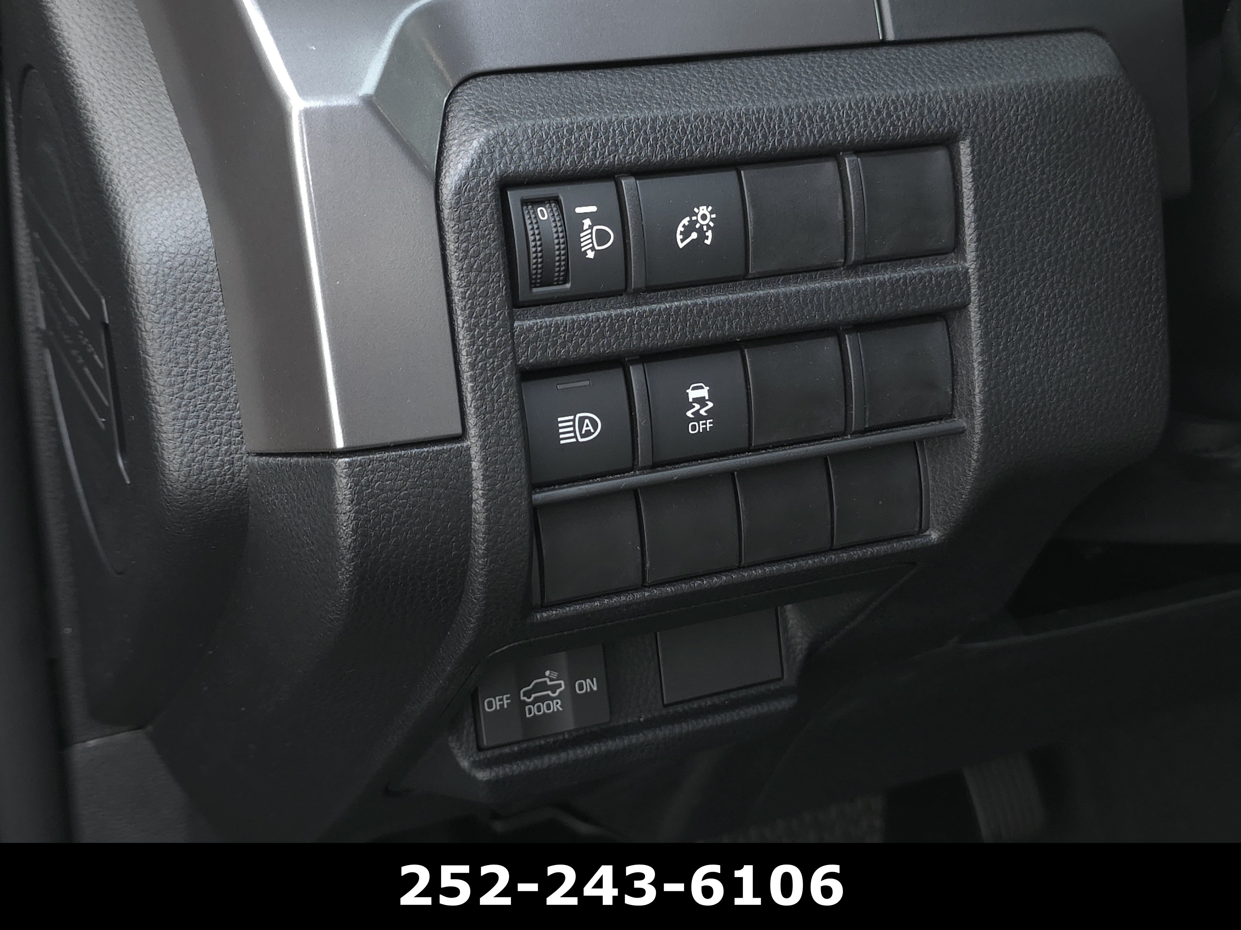Used 2025 Toyota Tacoma SR5 AWD/4WD image 25