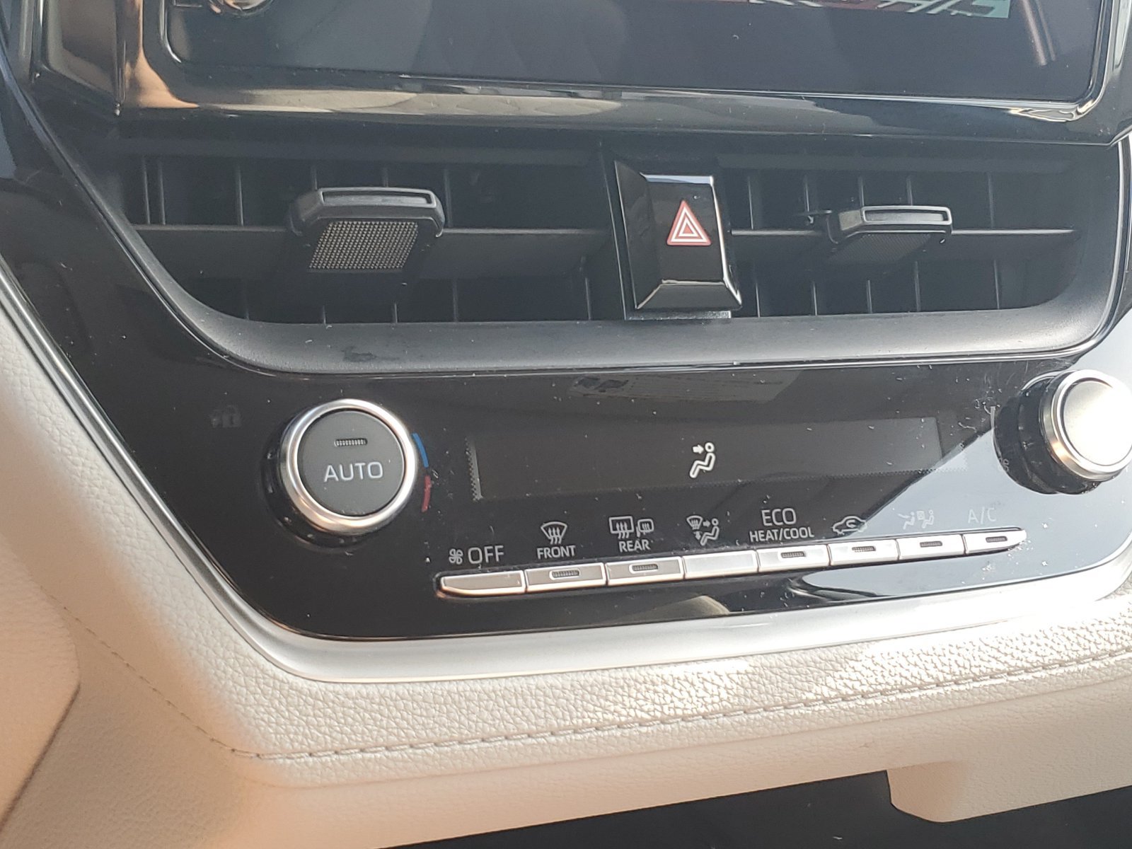 Certified 2026 Toyota Corolla Cross LE AWD/4WD image 28