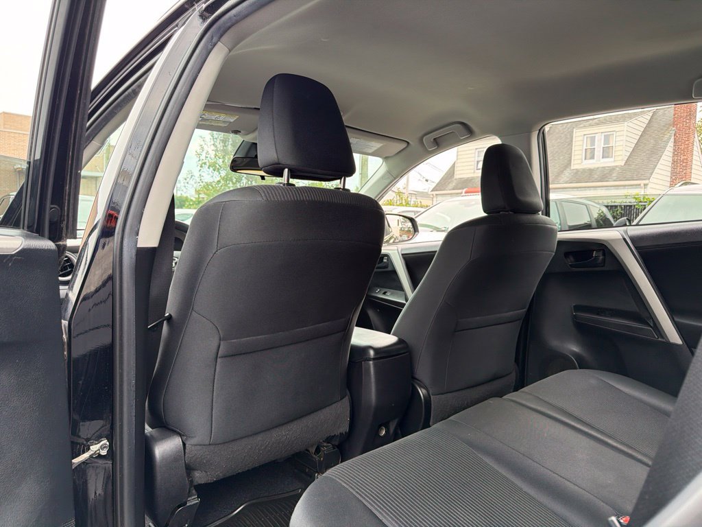 Used 2018 Toyota RAV4 LE w/ All Weather Liner Package AWD/4WD image 22