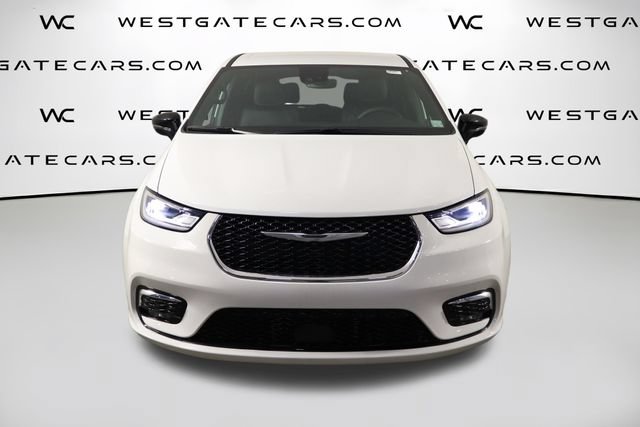 Used 2025 Chrysler Pacifica Select AWD/4WD image 2