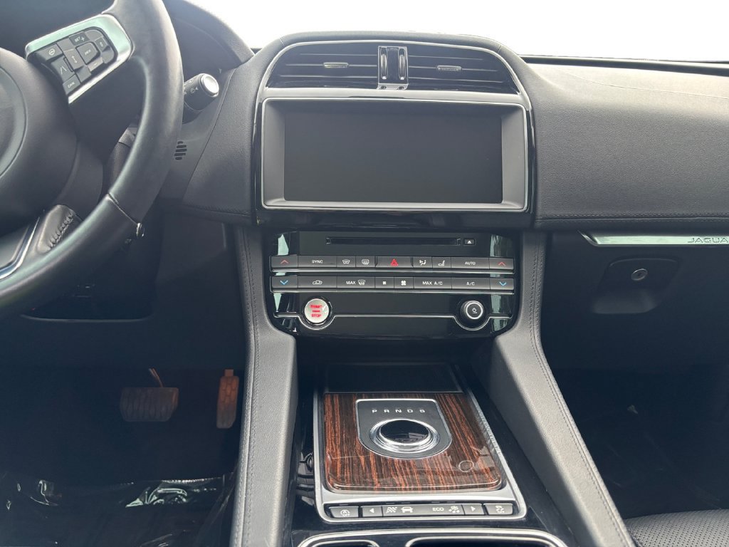 Used 2020 Jaguar F-PACE Prestige AWD/4WD image 11