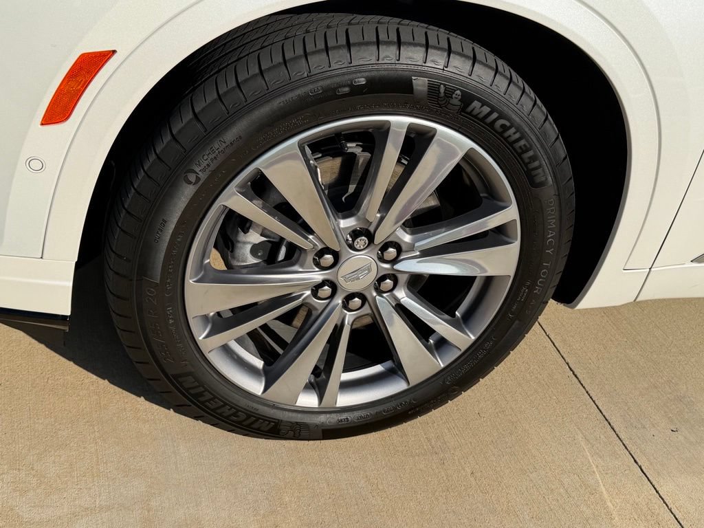 Used 2025 Cadillac XT6 Premium Luxury w/ Technology Package FWD image 8