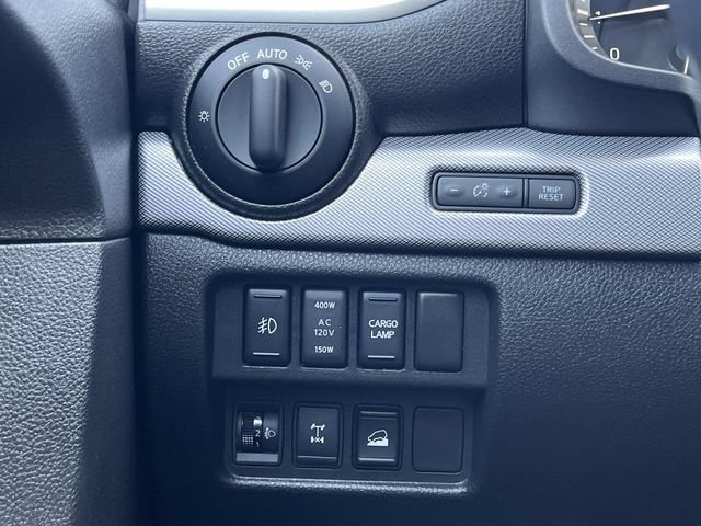 Used 2017 Nissan Titan PRO-4X AWD/4WD image 34