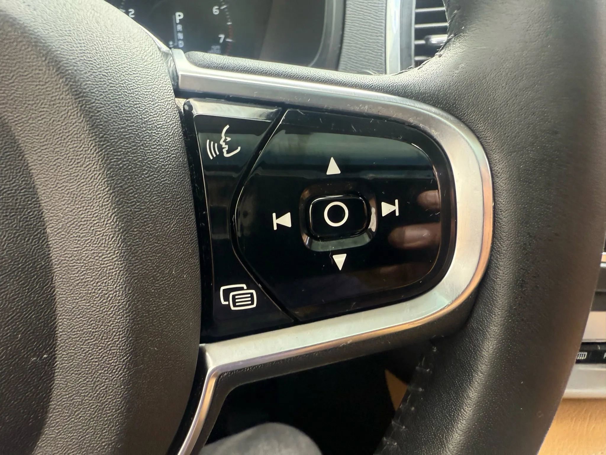 Used 2016 Volvo XC90 T6 Momentum AWD/4WD image 14