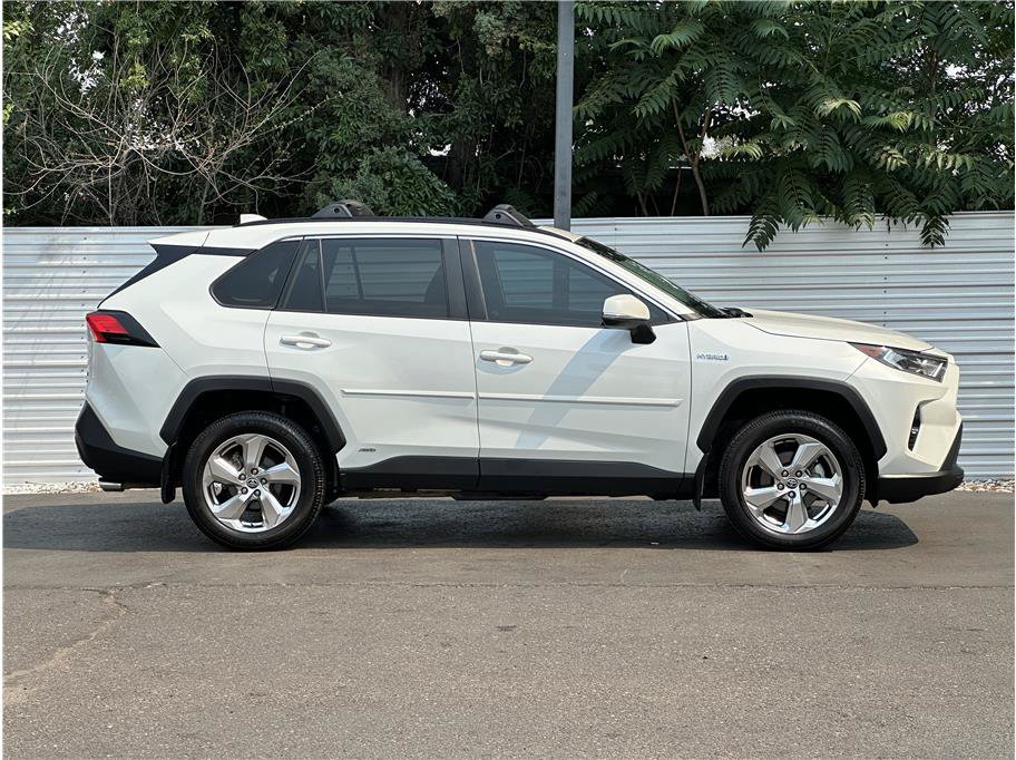 Used 2021 Toyota RAV4 XLE Premium AWD/4WD image 9