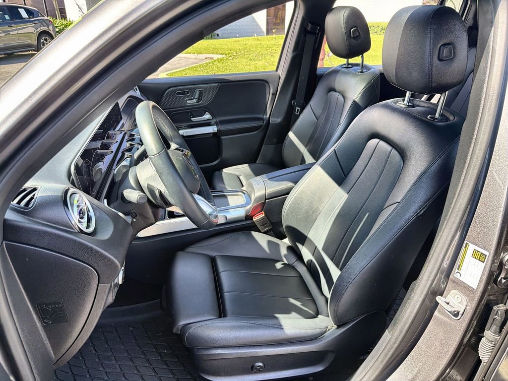 Used 2024 Mercedes-Benz GLB 250 4MATIC w/ Driver Assistance Package image 13
