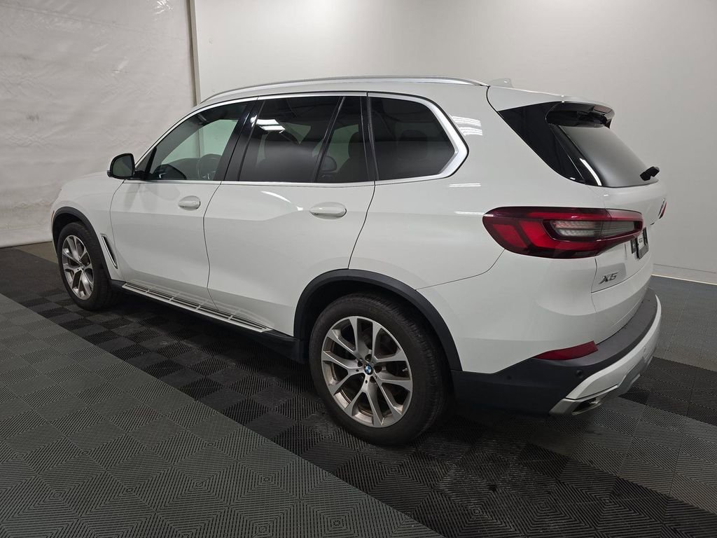 Used 2022 BMW X5 xDrive40i w/ Premium Package image 2