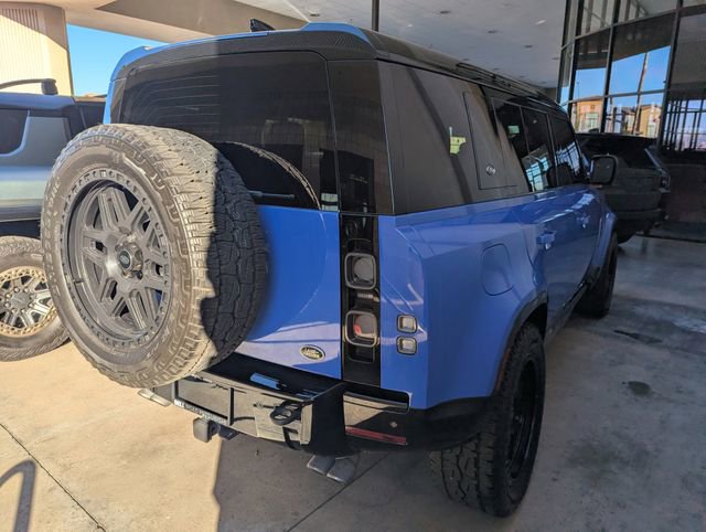 Used 2023 Land Rover Defender 110 image 4