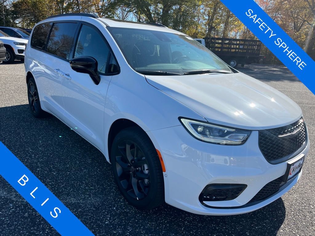 New 2026 Chrysler Pacifica Limited w/ S Appearance Package image 4